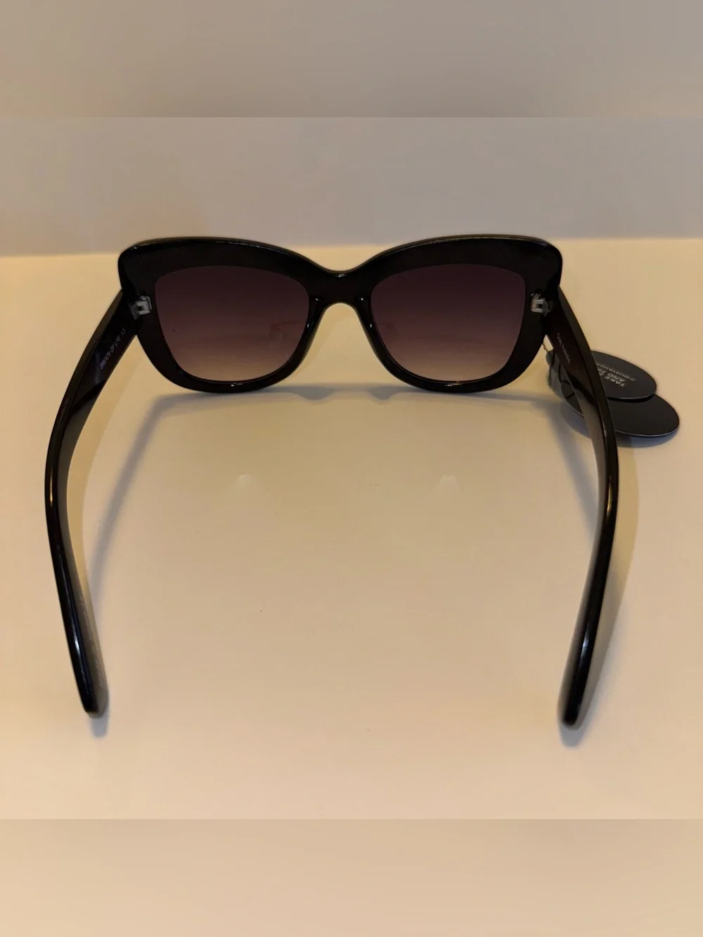 QUAY Australia Breath Of Life Sunglasses - Black Frames Gradient Purple Lens NWT
